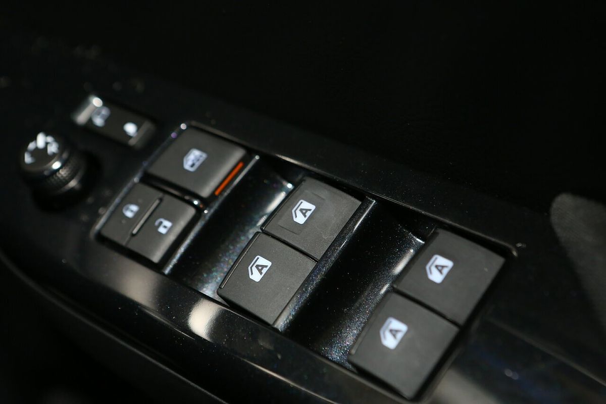 2024 Toyota Hilux SR5 48V GUN126R 4X4