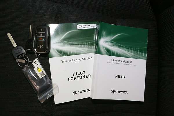 2024 Toyota Hilux SR5 48V GUN126R 4X4
