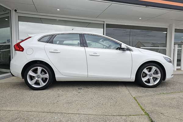 2015 Volvo V40 D4 Luxury