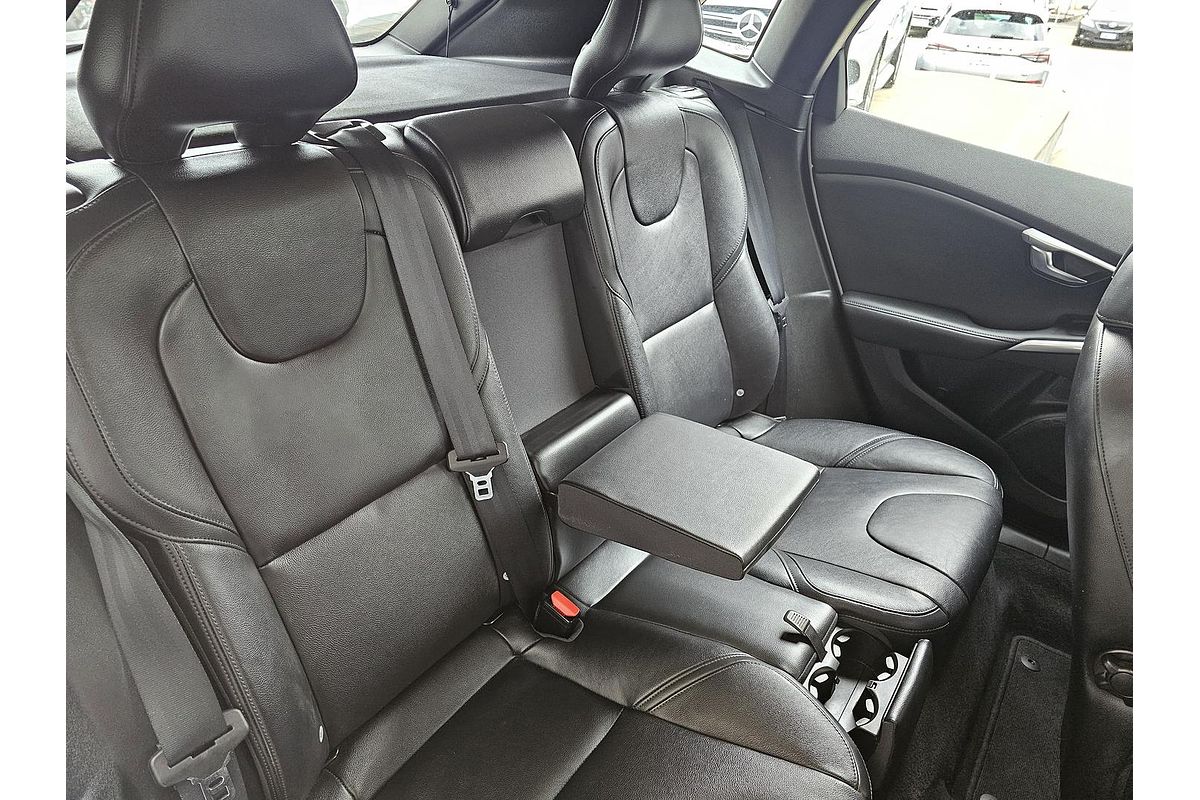 2015 Volvo V40 D4 Luxury