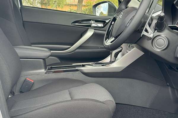 2024 Mitsubishi Eclipse Cross LS YB