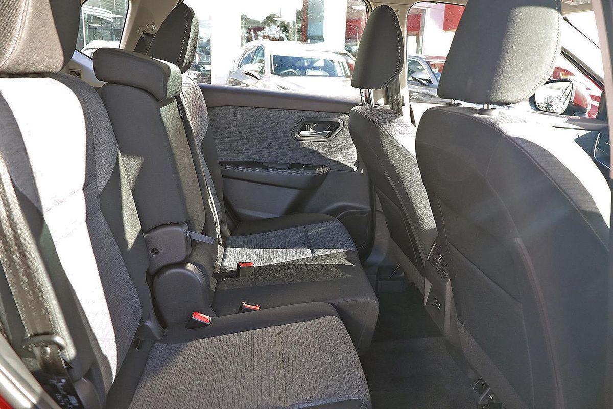 2025 Nissan X-TRAIL ST T33