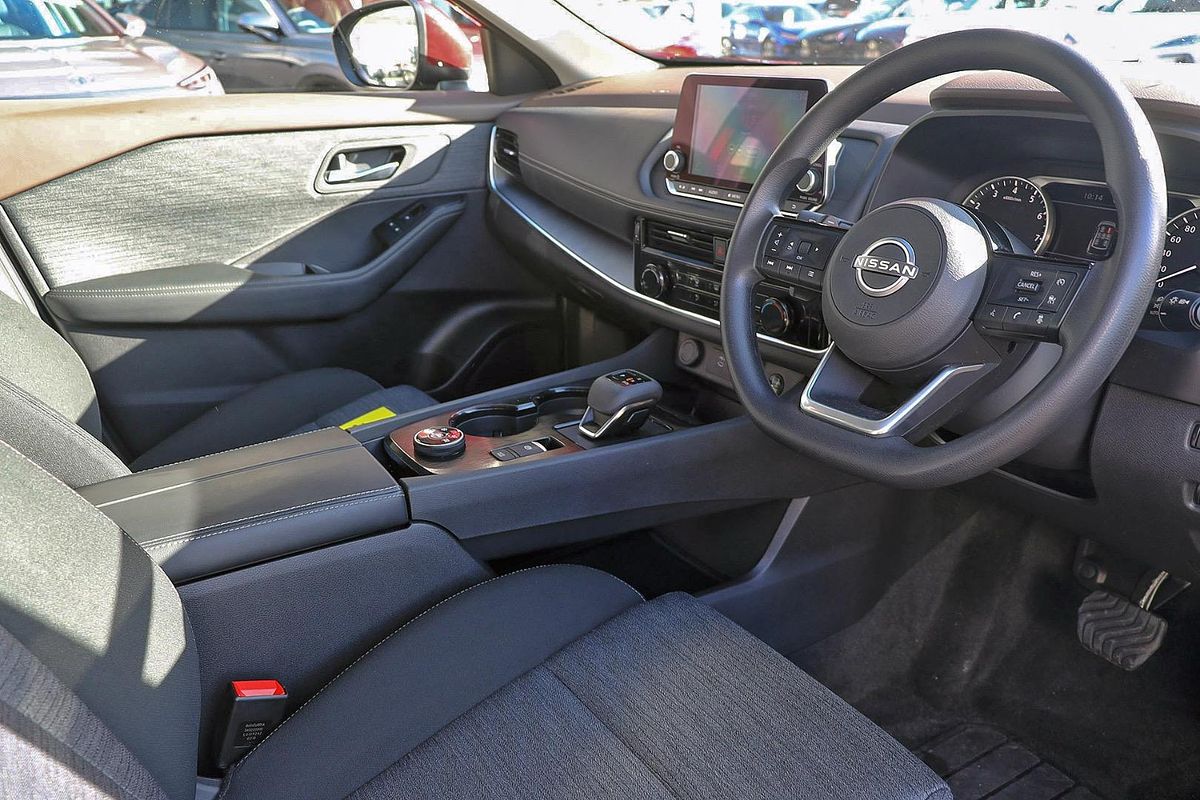2025 Nissan X-TRAIL ST T33