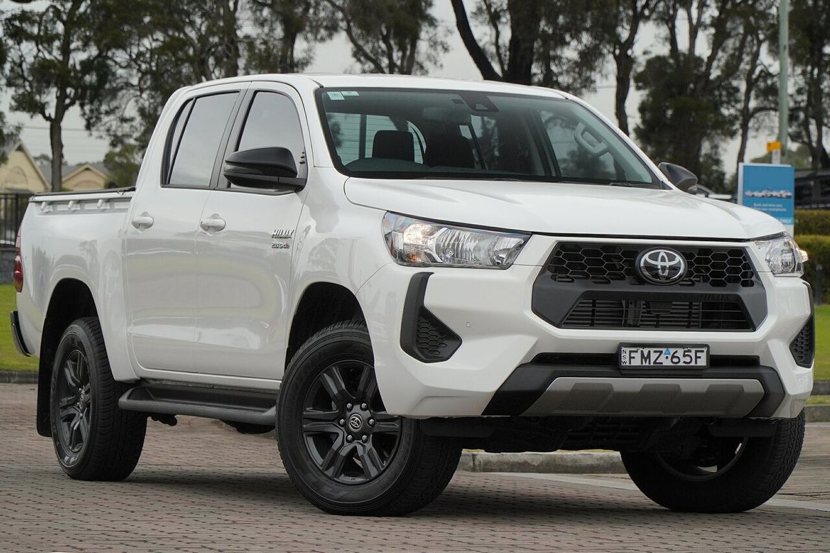 2024 Toyota Hilux SR 48V GUN126R 4X4