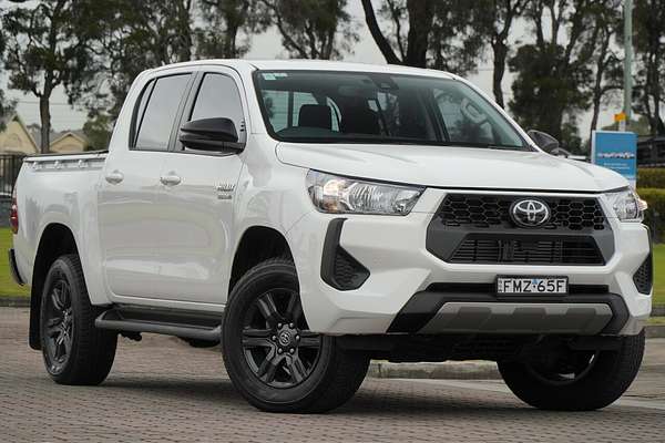 2024 Toyota Hilux SR 48V GUN126R 4X4
