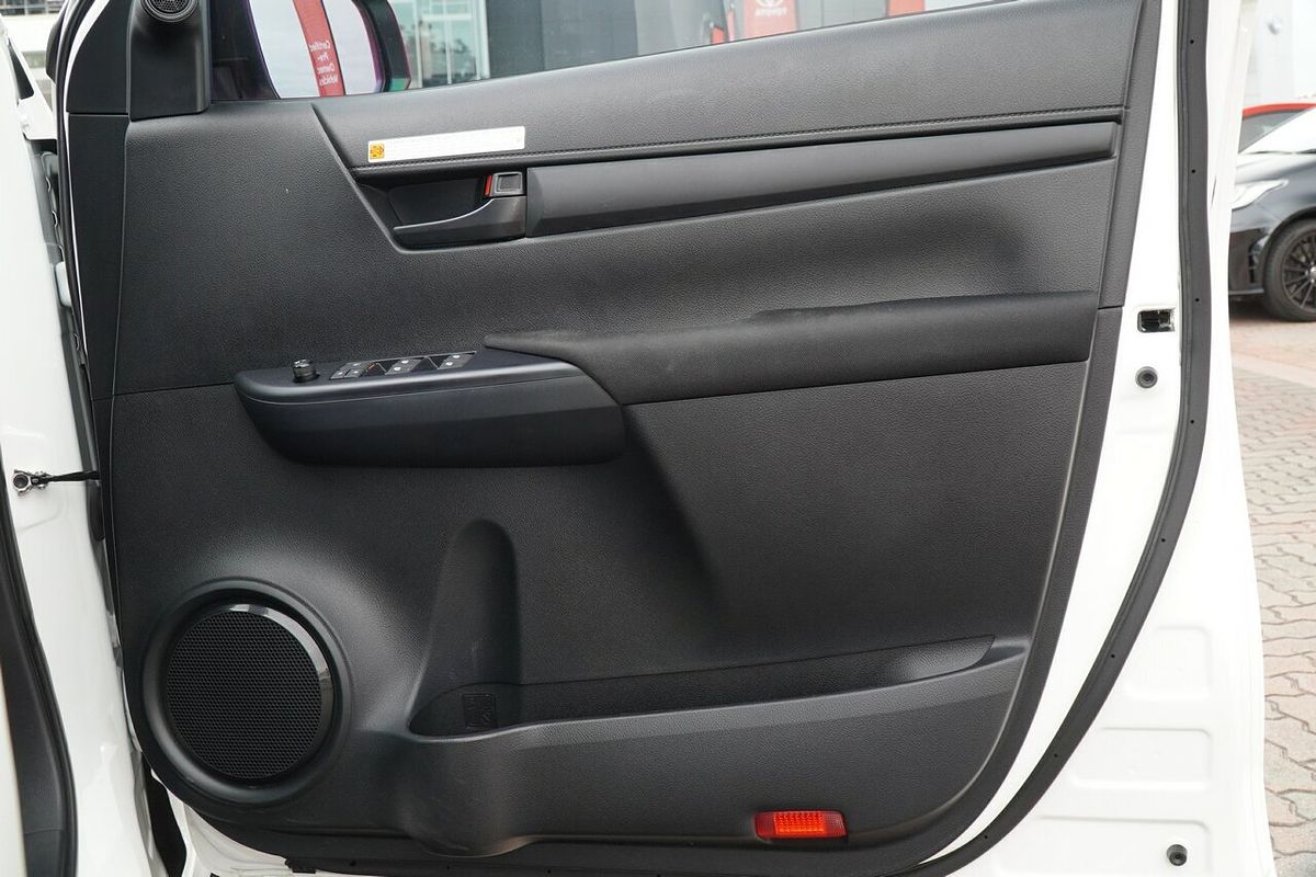 2024 Toyota Hilux SR 48V GUN126R 4X4