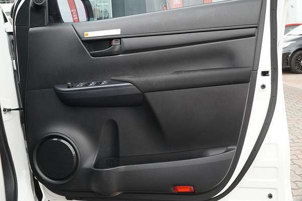 2024 Toyota Hilux SR 48V GUN126R 4X4