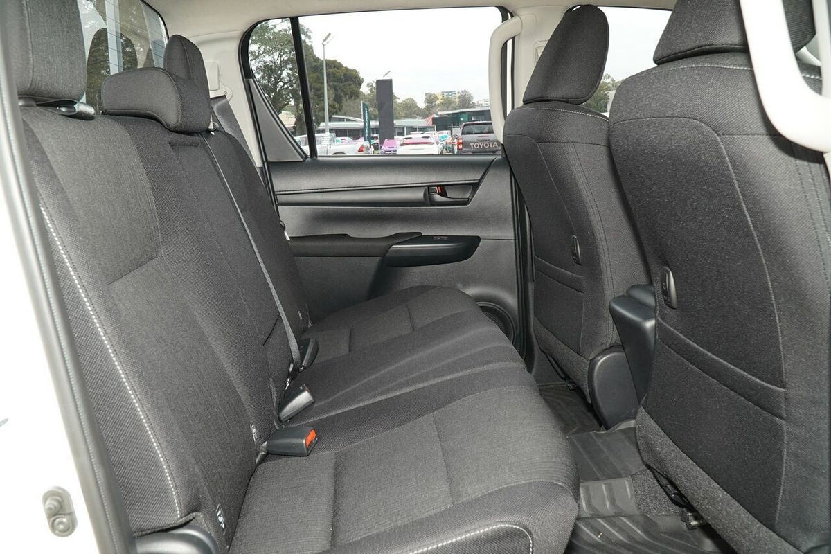 2024 Toyota Hilux SR 48V GUN126R 4X4