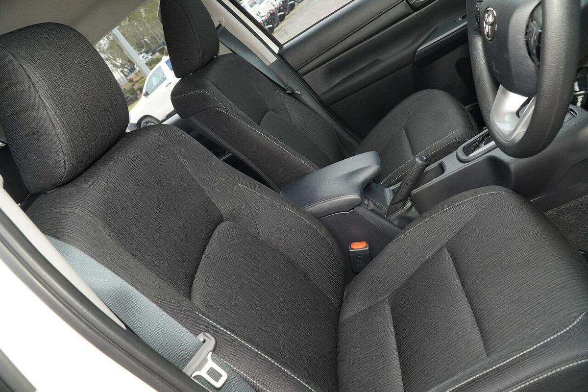 2024 Toyota Hilux SR 48V GUN126R 4X4