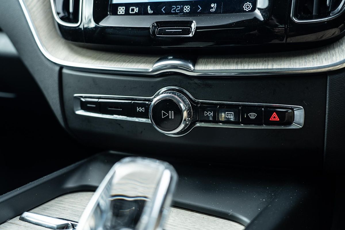 2021 Volvo XC60 B5 Inscription