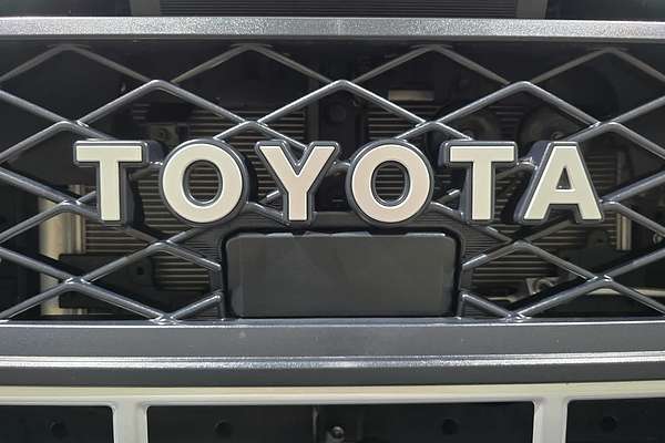 2024 Toyota LC Military LC Military Workmate 4.5L T Diesel Manual Dual Cab Chassis VDJL79R 4X4