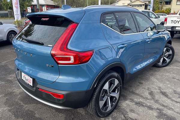 2022 Volvo XC40 Ultimate B4 Bright