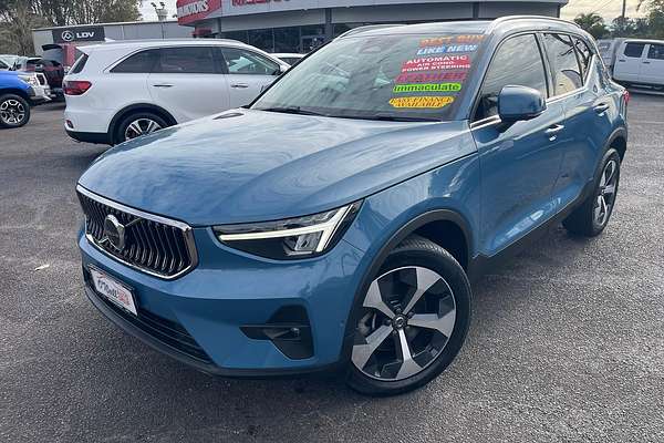 2022 Volvo XC40 Ultimate B4 Bright