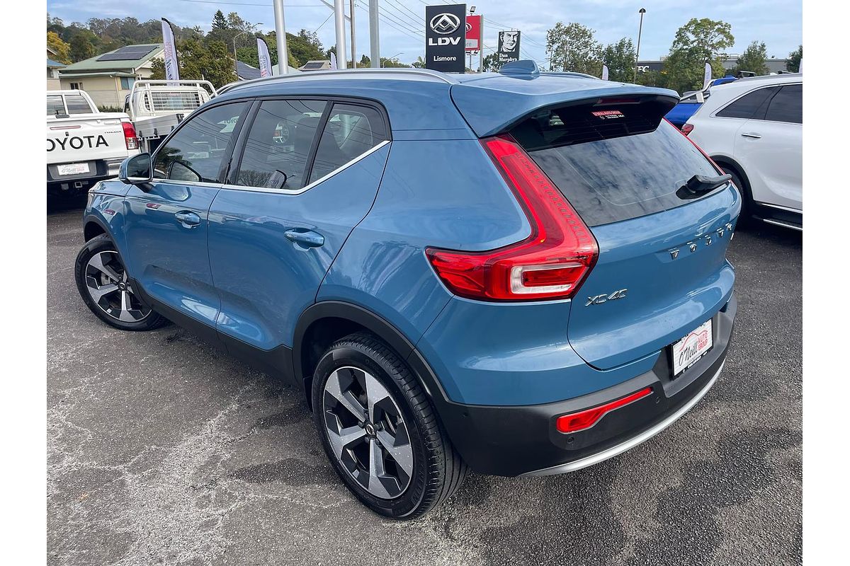 2022 Volvo XC40 Ultimate B4 Bright