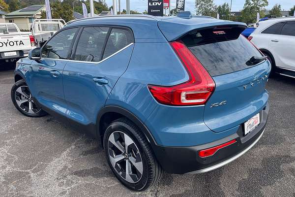 2022 Volvo XC40 Ultimate B4 Bright