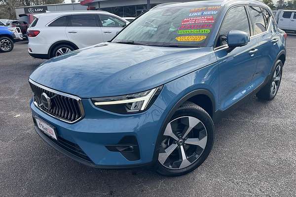 2022 Volvo XC40 Ultimate B4 Bright