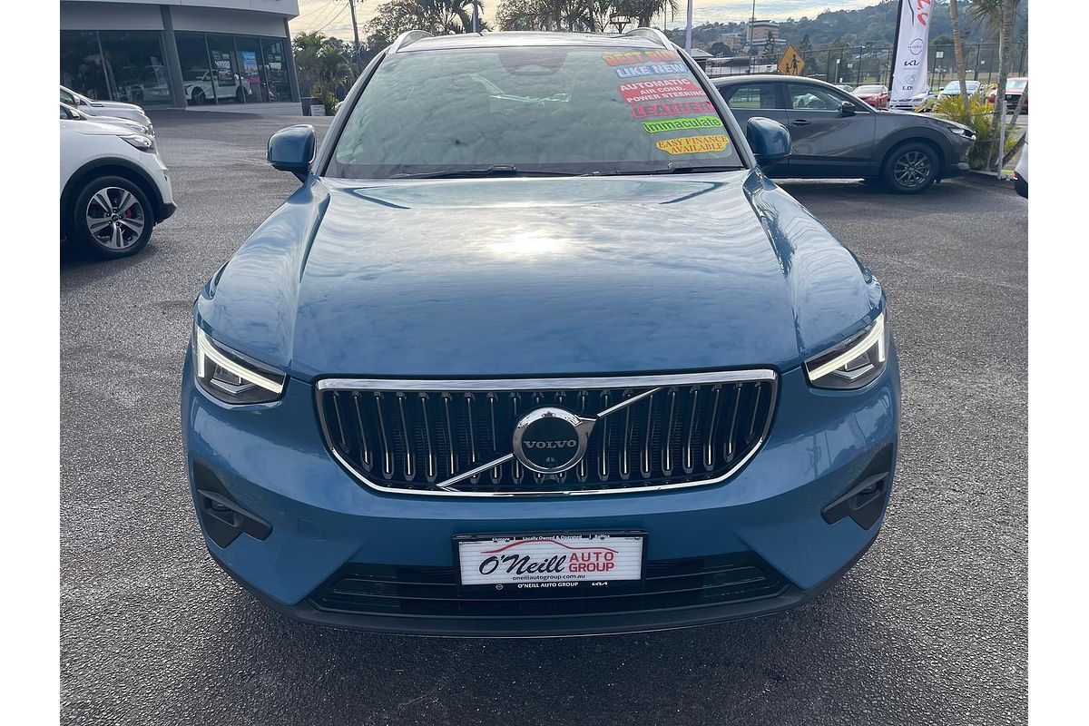 2022 Volvo XC40 Ultimate B4 Bright