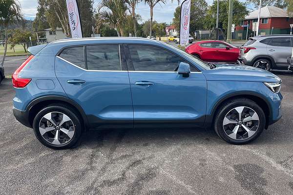 2022 Volvo XC40 Ultimate B4 Bright