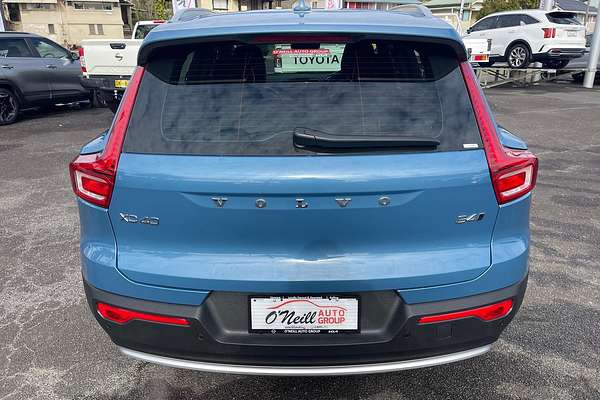 2022 Volvo XC40 Ultimate B4 Bright