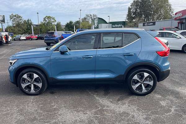 2022 Volvo XC40 Ultimate B4 Bright