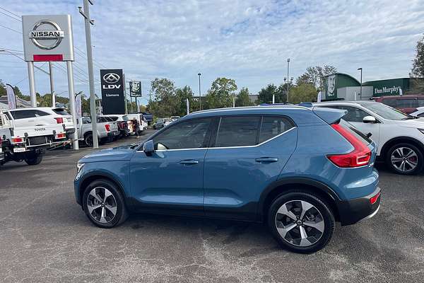 2022 Volvo XC40 Ultimate B4 Bright