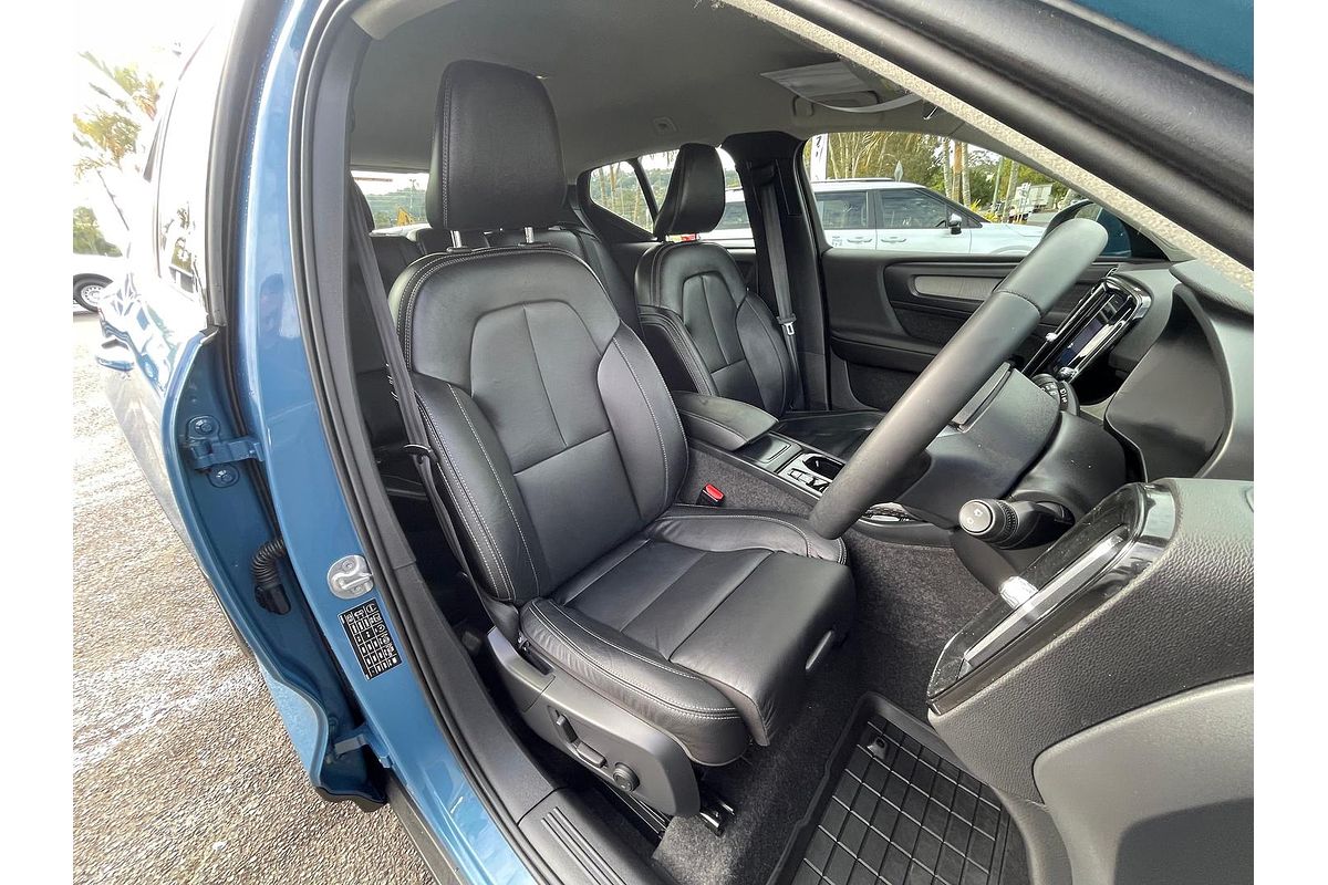 2022 Volvo XC40 Ultimate B4 Bright