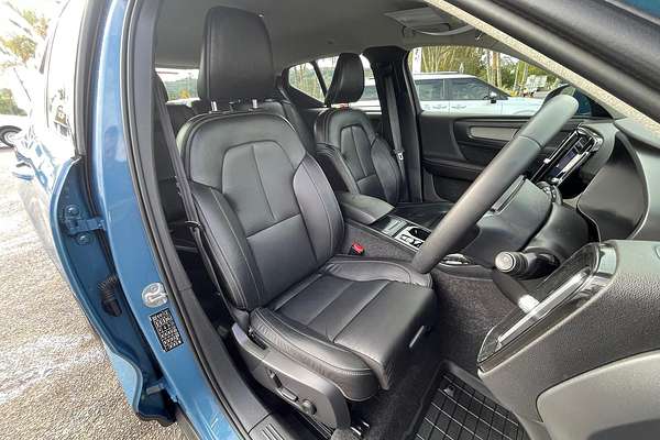 2022 Volvo XC40 Ultimate B4 Bright