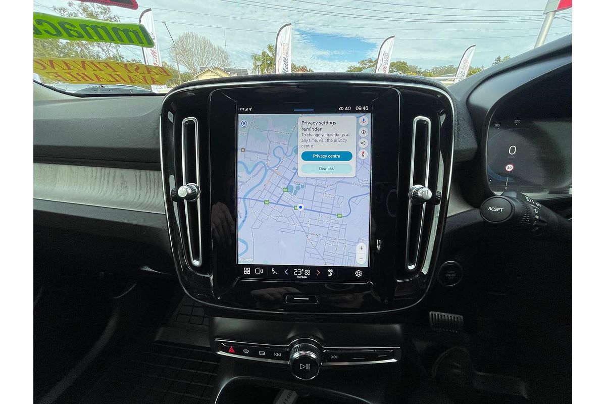 2022 Volvo XC40 Ultimate B4 Bright