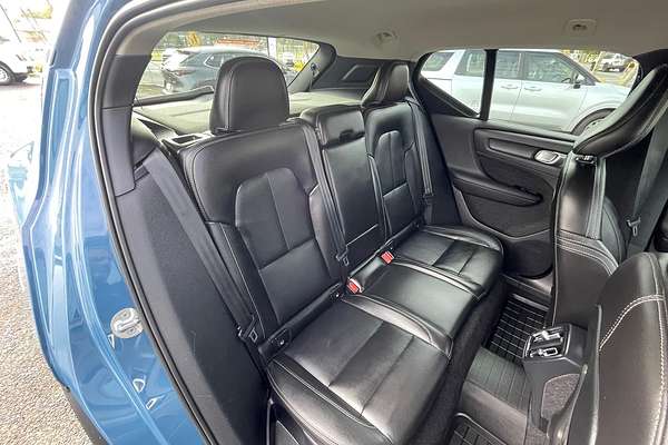 2022 Volvo XC40 Ultimate B4 Bright