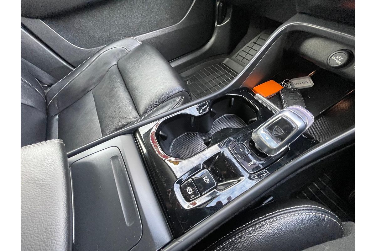 2022 Volvo XC40 Ultimate B4 Bright