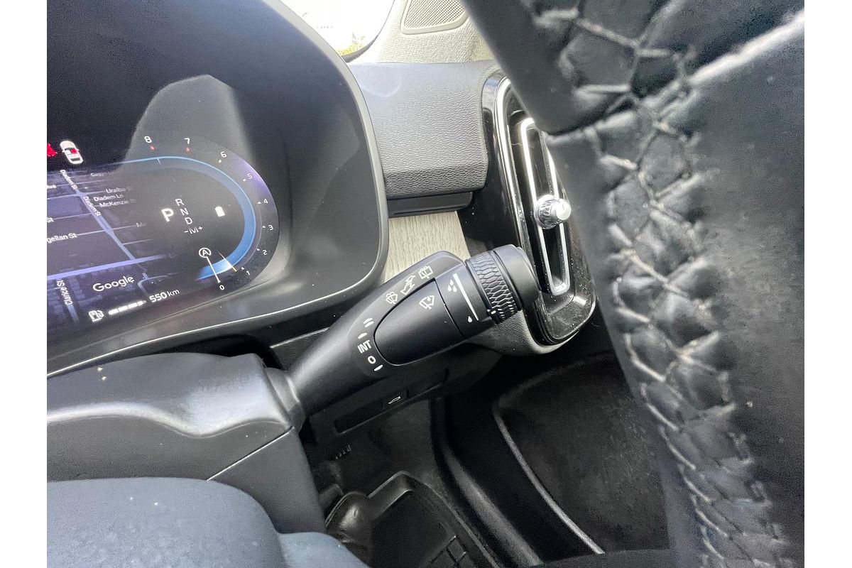 2022 Volvo XC40 Ultimate B4 Bright