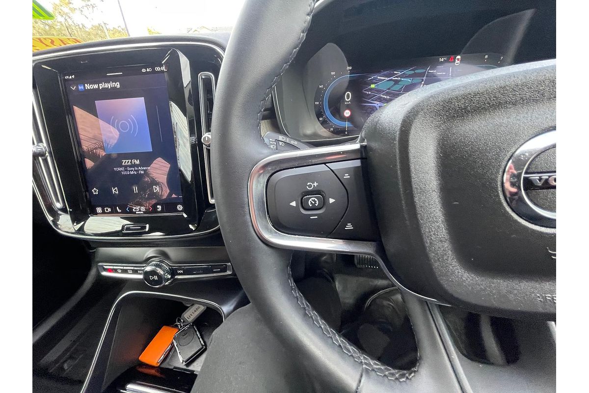 2022 Volvo XC40 Ultimate B4 Bright