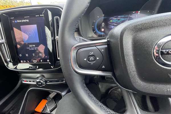 2022 Volvo XC40 Ultimate B4 Bright