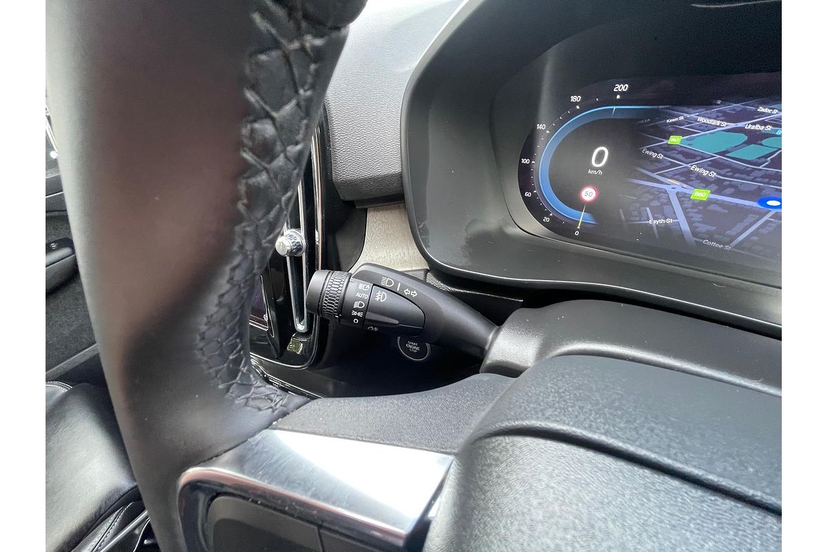 2022 Volvo XC40 Ultimate B4 Bright