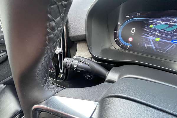 2022 Volvo XC40 Ultimate B4 Bright