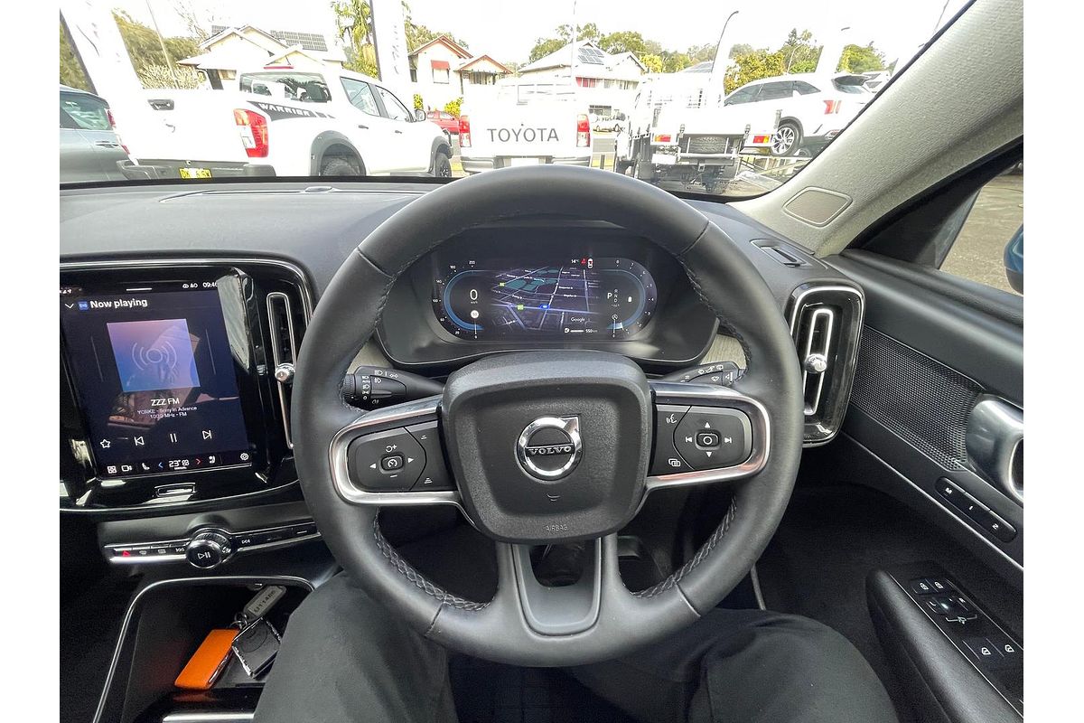 2022 Volvo XC40 Ultimate B4 Bright