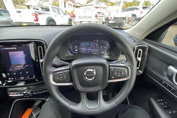 2022 Volvo XC40 Ultimate B4 Bright