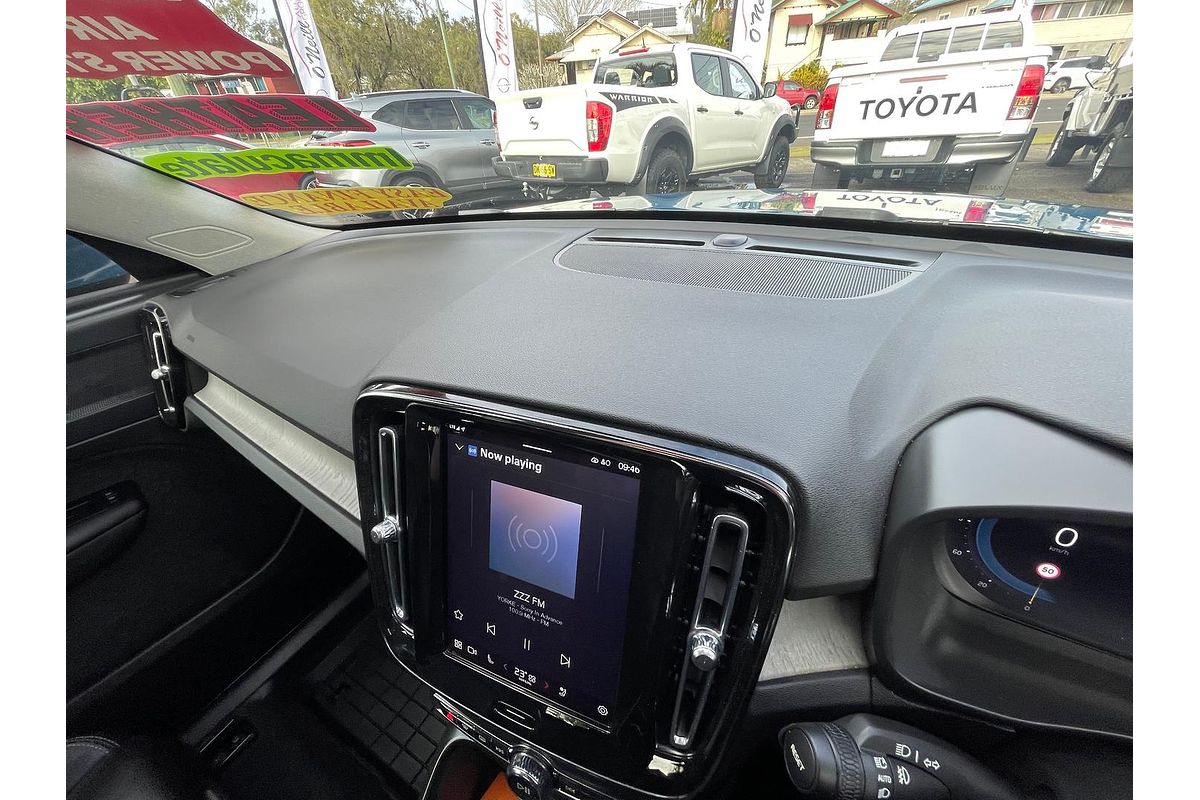 2022 Volvo XC40 Ultimate B4 Bright
