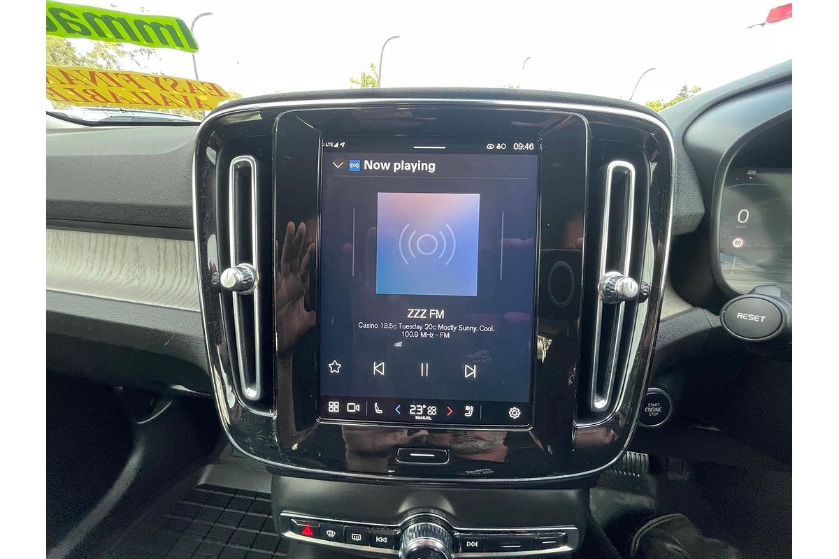 2022 Volvo XC40 Ultimate B4 Bright