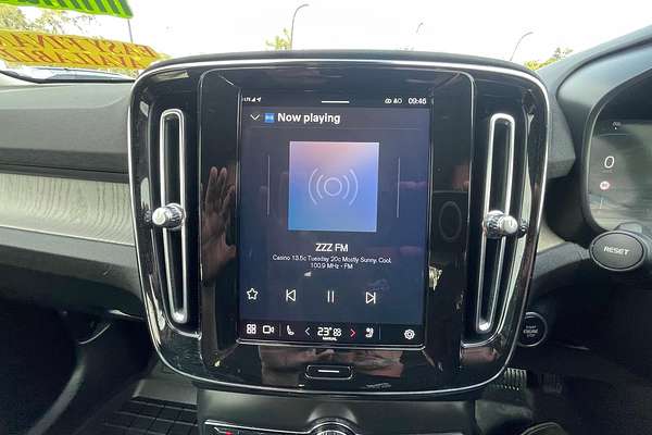 2022 Volvo XC40 Ultimate B4 Bright