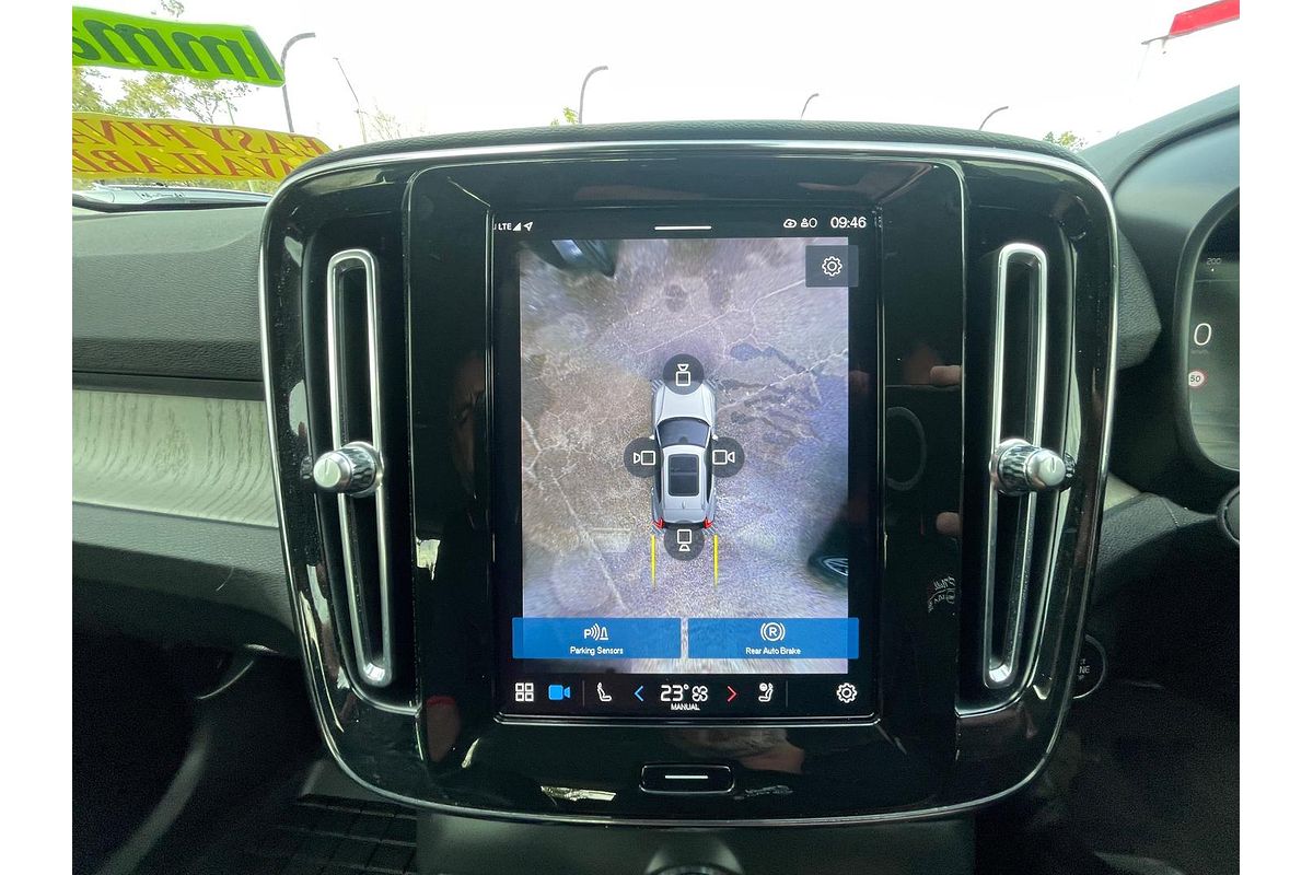 2022 Volvo XC40 Ultimate B4 Bright