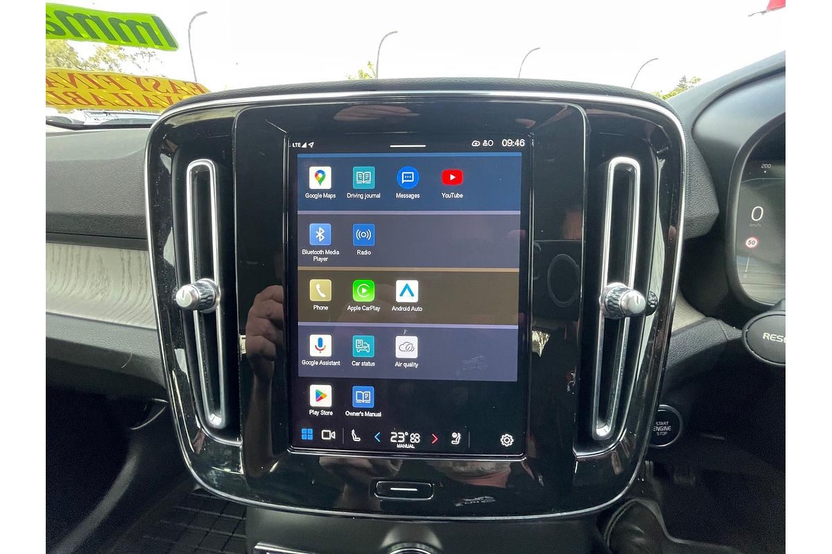 2022 Volvo XC40 Ultimate B4 Bright