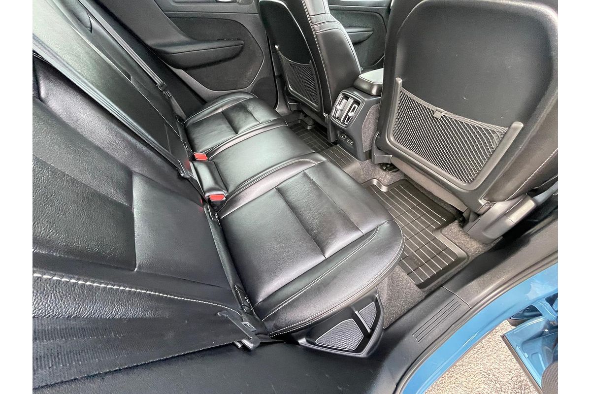 2022 Volvo XC40 Ultimate B4 Bright