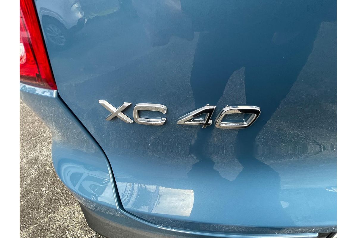 2022 Volvo XC40 Ultimate B4 Bright