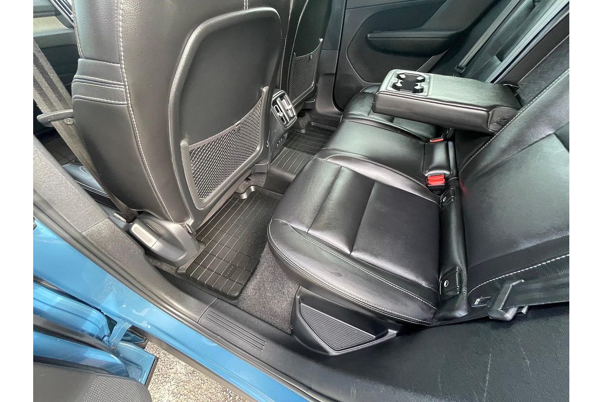 2022 Volvo XC40 Ultimate B4 Bright