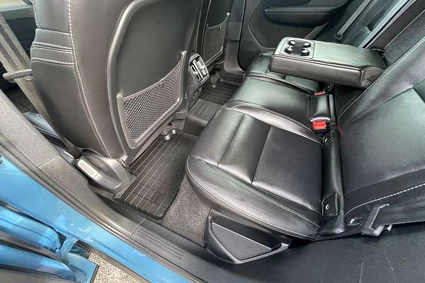 2022 Volvo XC40 Ultimate B4 Bright