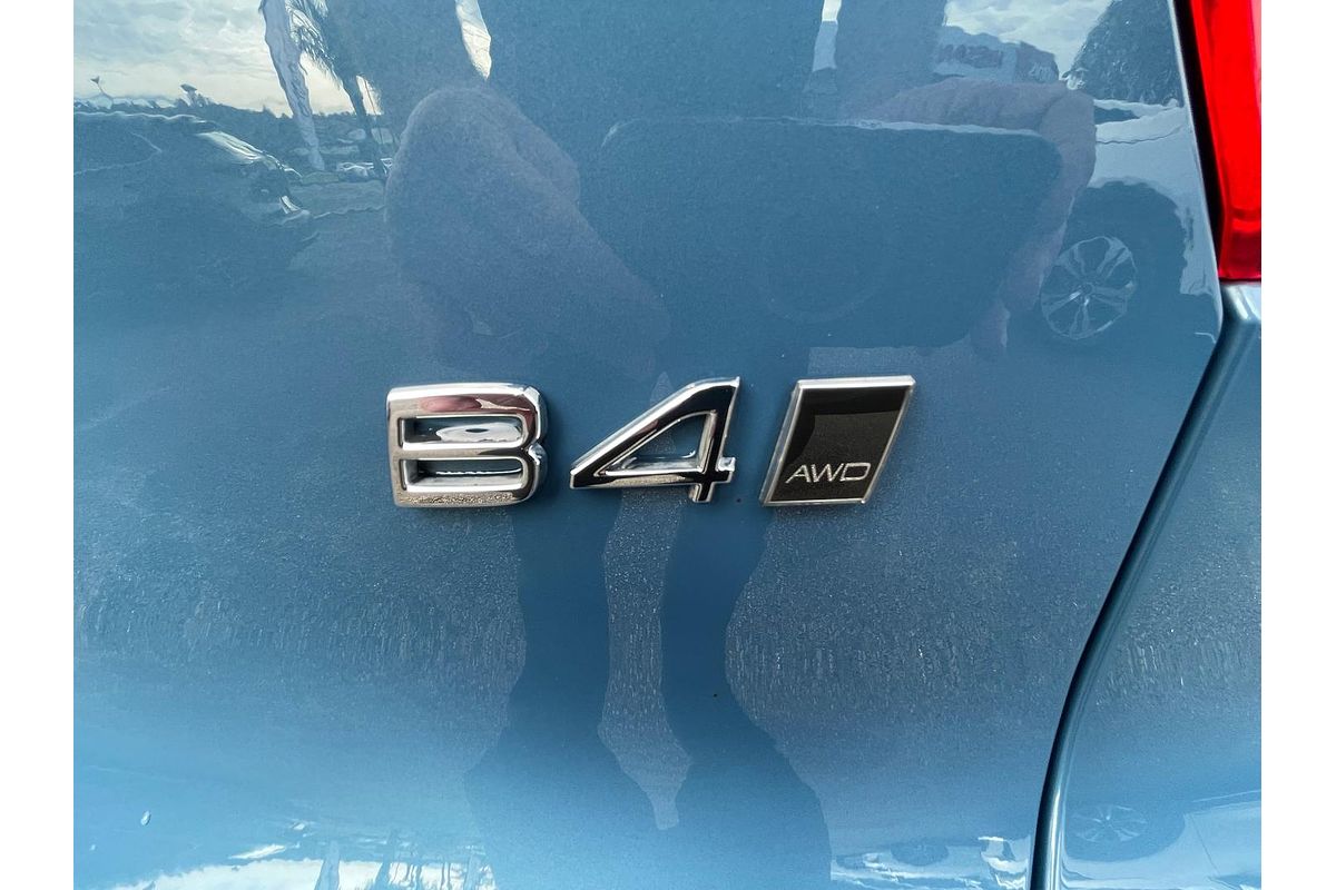 2022 Volvo XC40 Ultimate B4 Bright