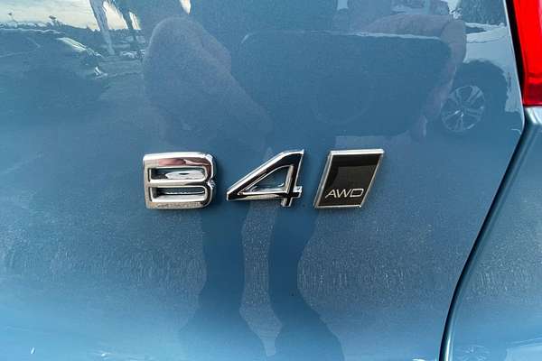 2022 Volvo XC40 Ultimate B4 Bright