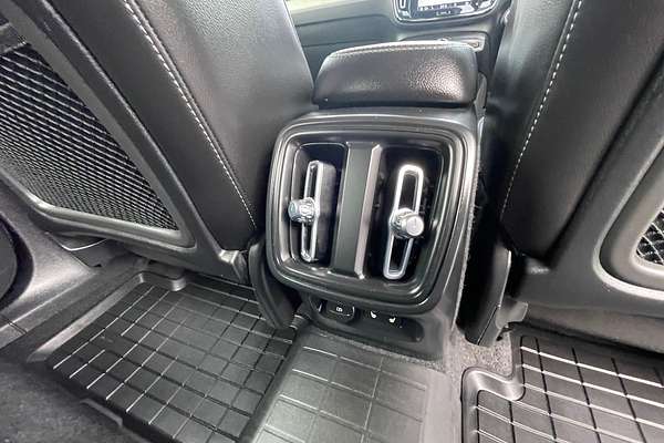 2022 Volvo XC40 Ultimate B4 Bright