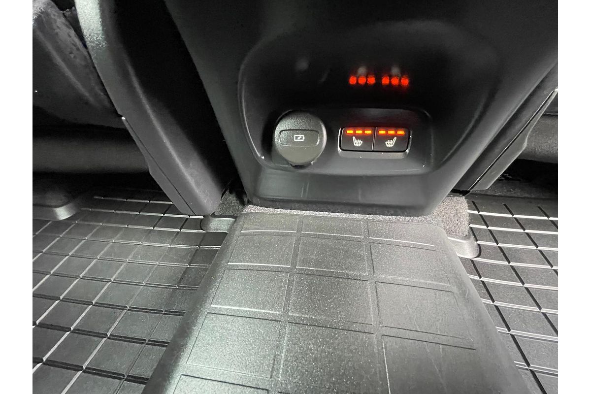 2022 Volvo XC40 Ultimate B4 Bright